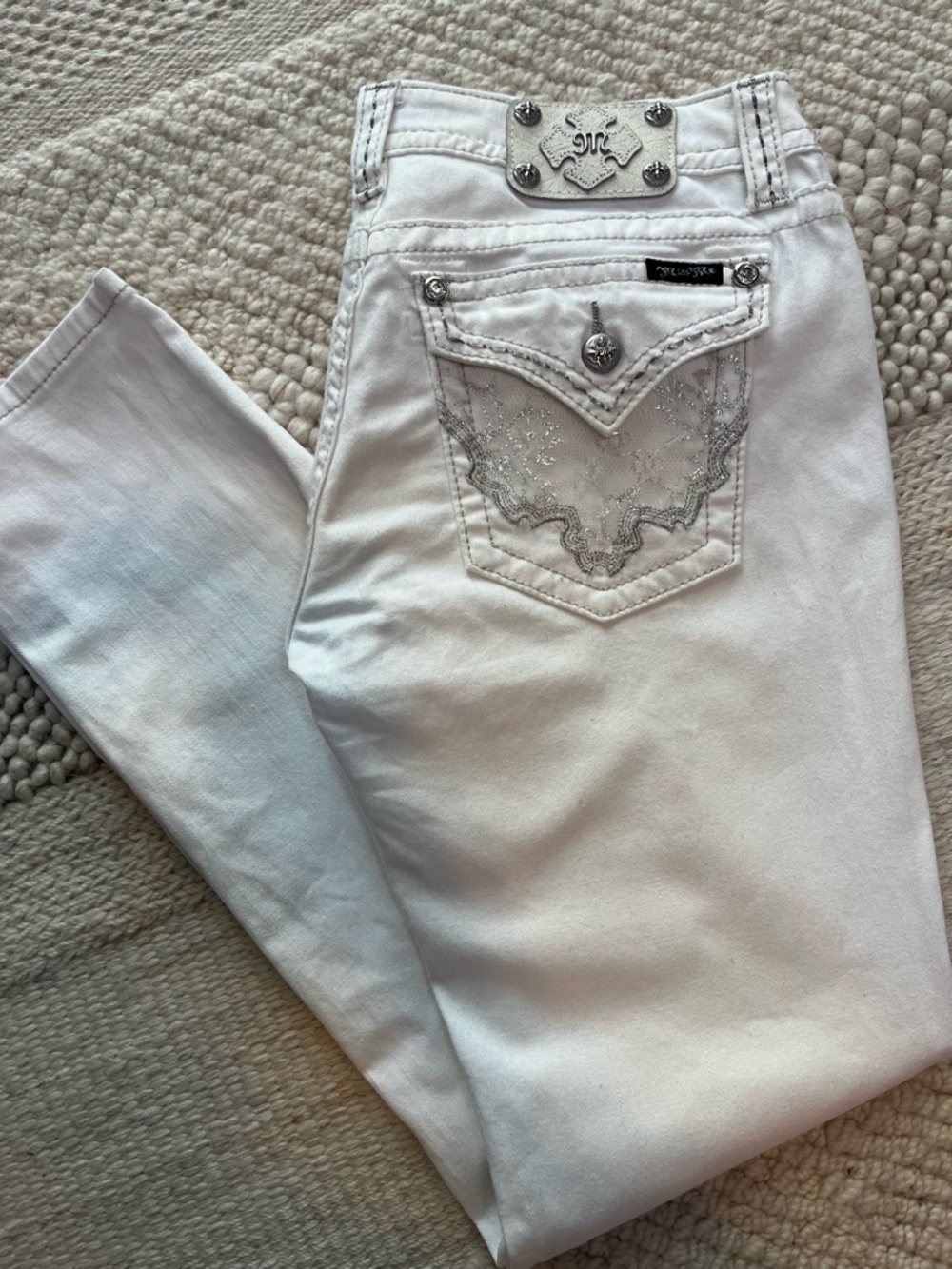 Miss Me White Bling/Embroidered Pocket Skinny Low Rise Jeans JW617152